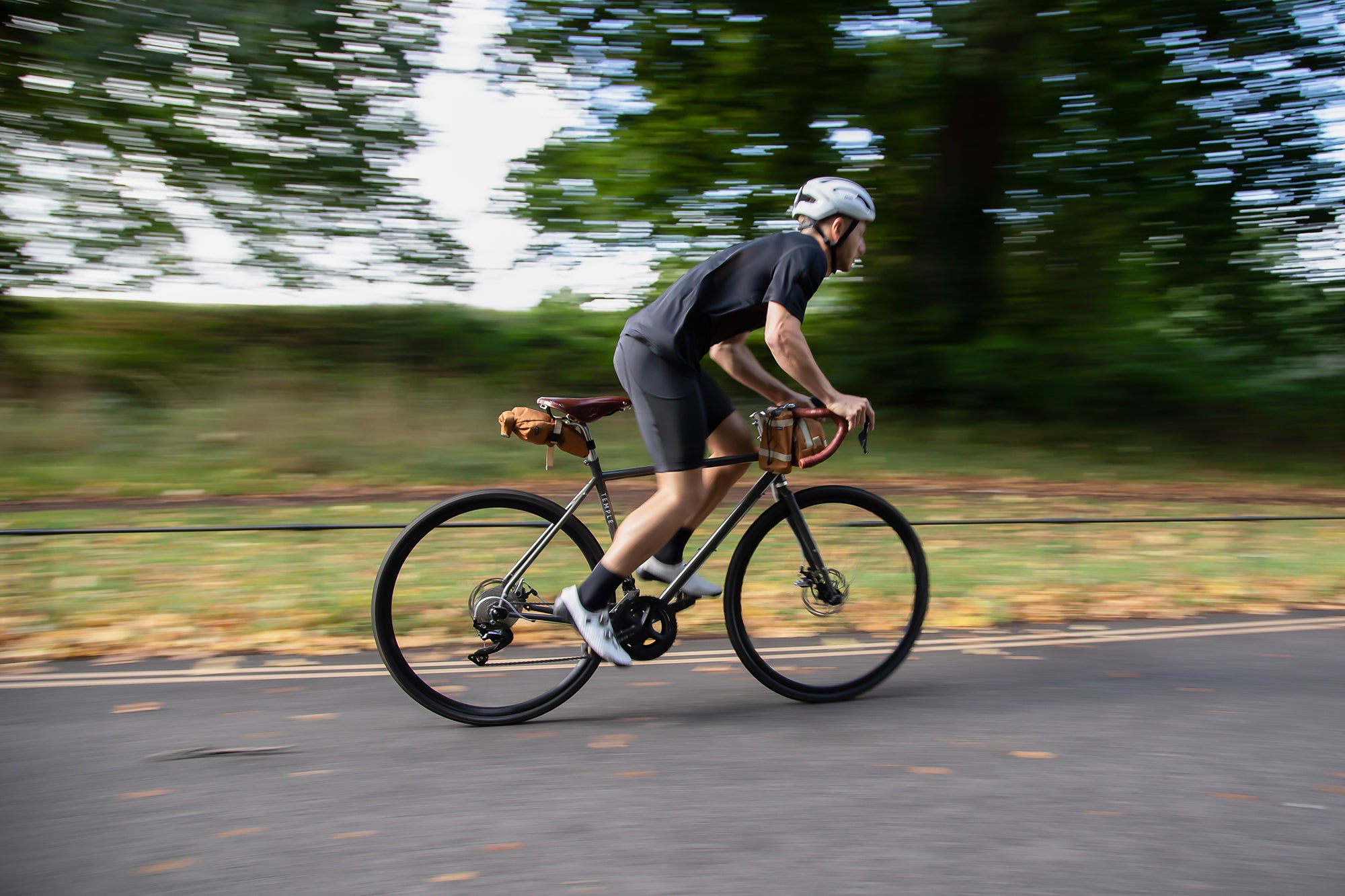 Road cycling saddle store bag